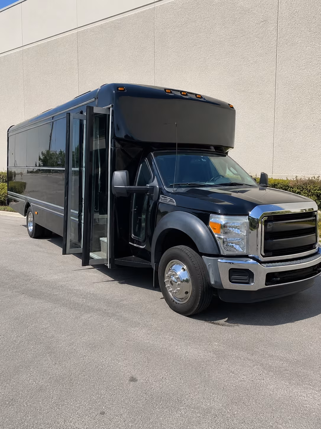 Tucson Winery Tour & Pub Crawl Transportation party bus exterior